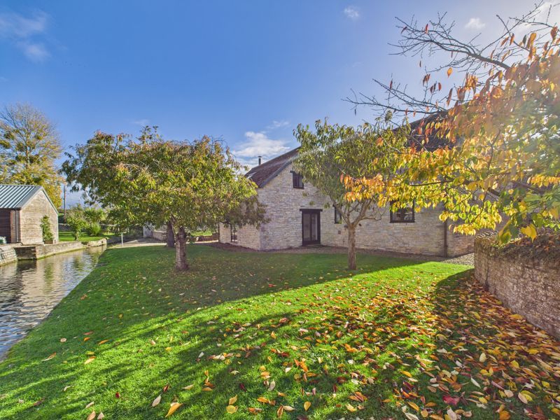 Property photo 2 of 30 Photo 4