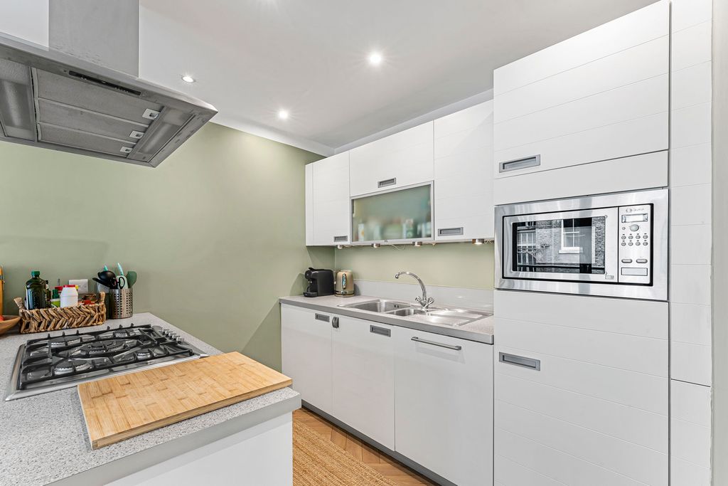 Property photo 2 of 10 Reception/Kitchen