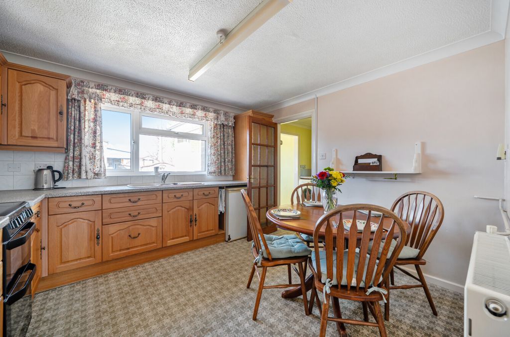 Property photo 3 of 20 1415879-15-69Baad...