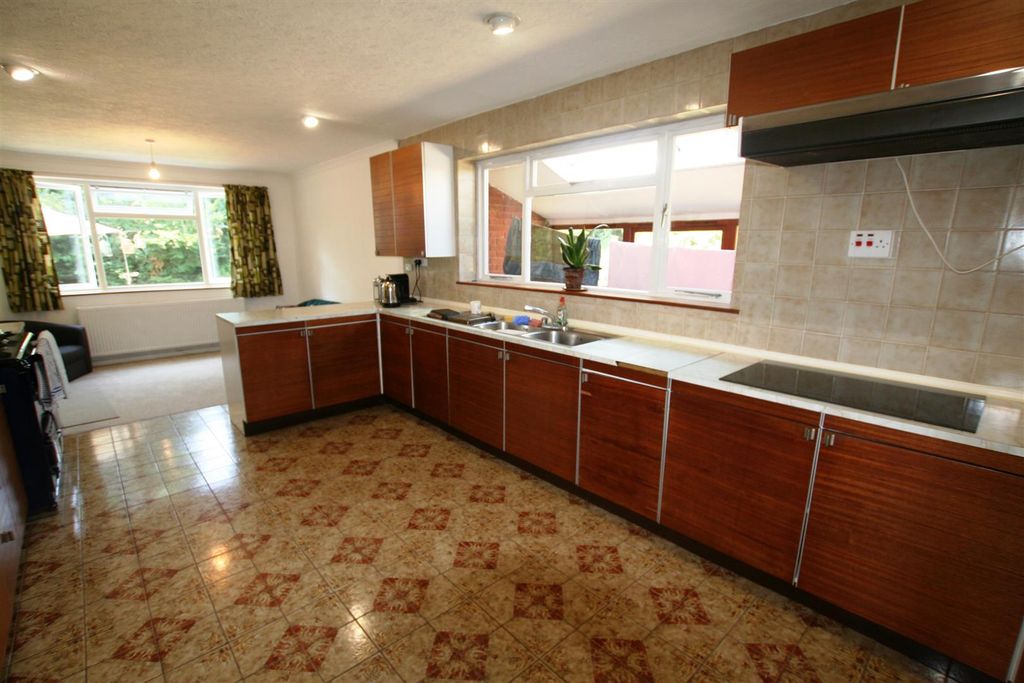 Property photo 3 of 16 Gowerhouse,Kitchen.Jpg