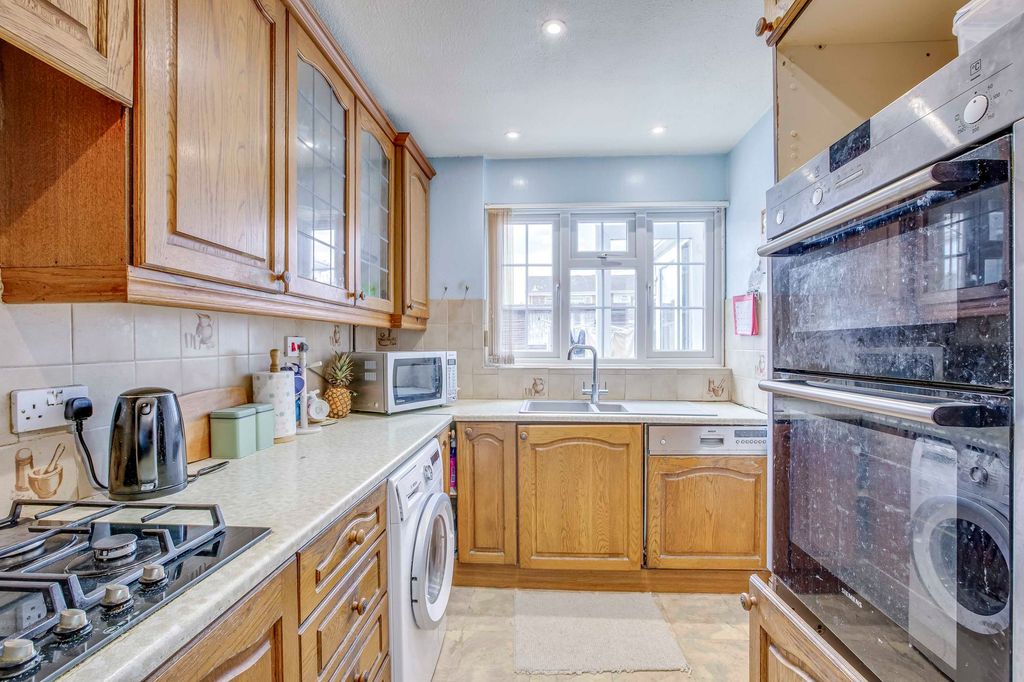 Property photo 3 of 11