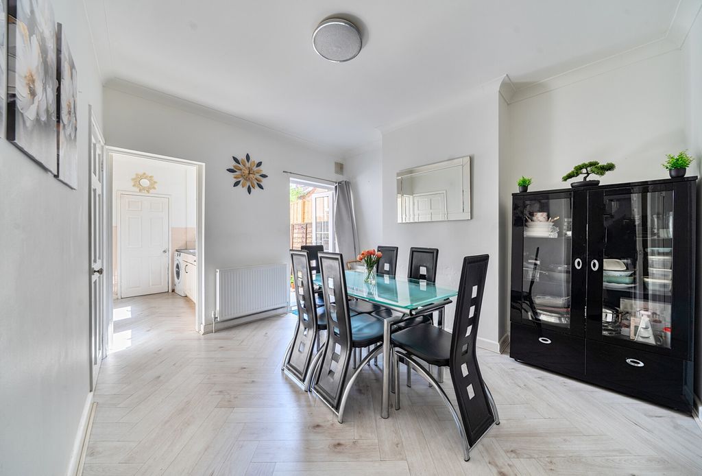 Property photo 2 of 17 Dining Room