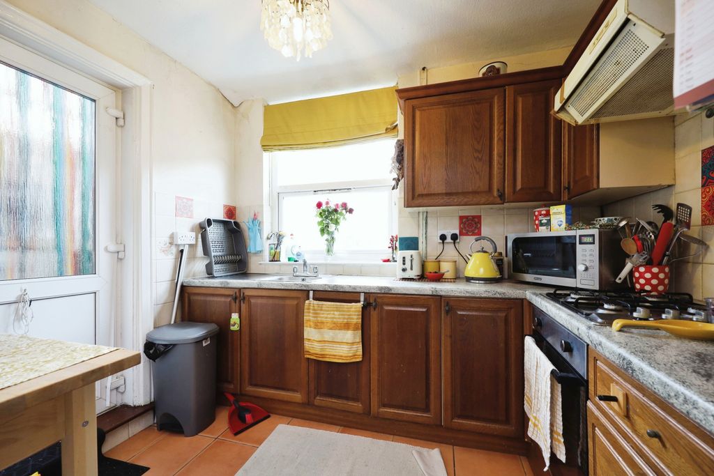 Property photo 3 of 16 Kitchen/Diner