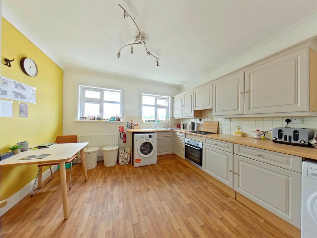 Property photo 3 of 13 Kitchen (10).Jpg