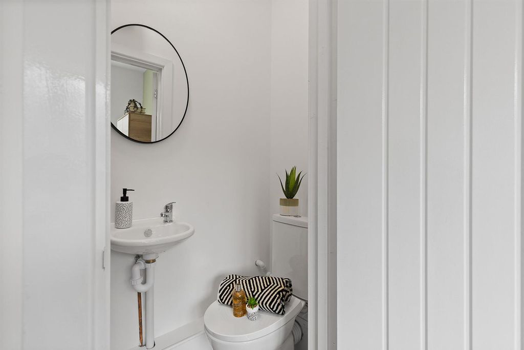 Property photo 2 of 9 Room1(4).Jpg