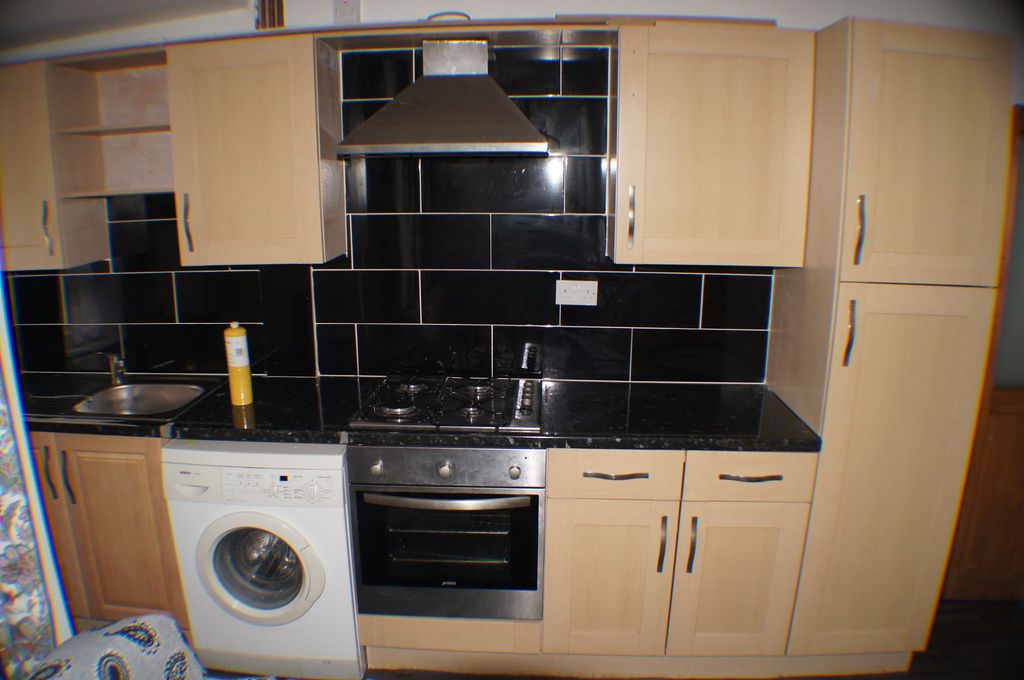 Property photo 3 of 11 Photograph 5