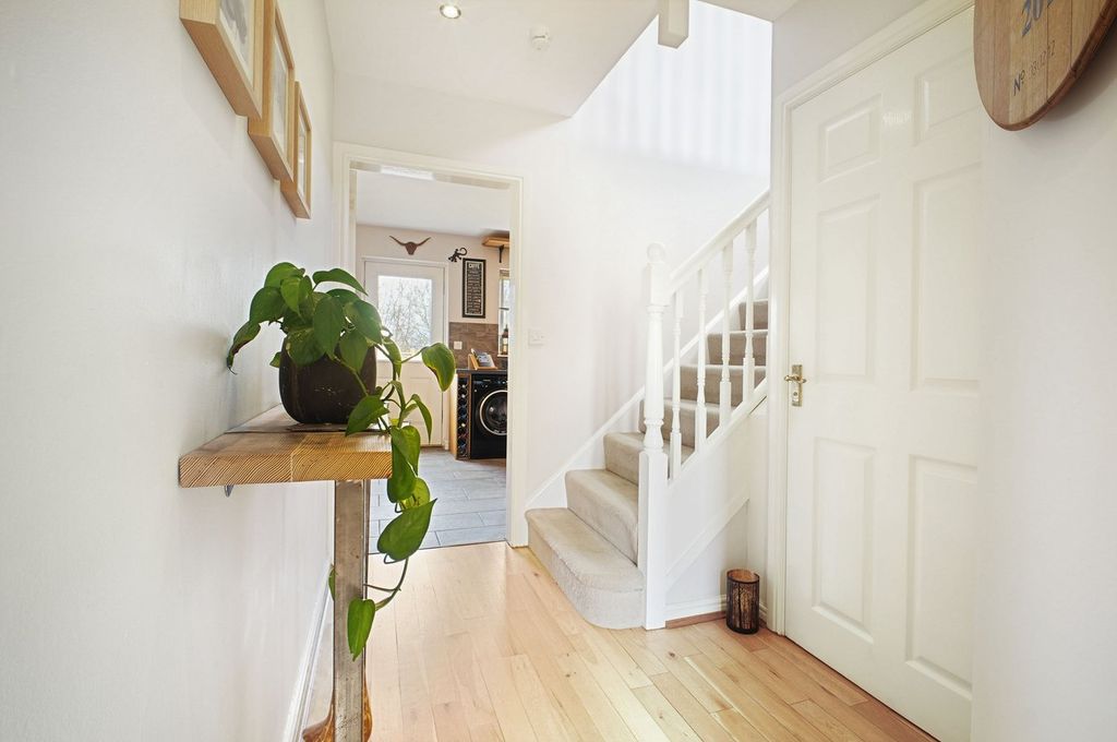 Property photo 3 of 25