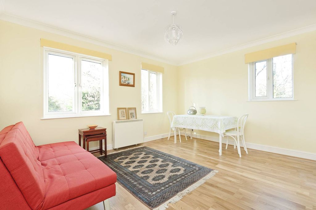 Property photo 3 of 8