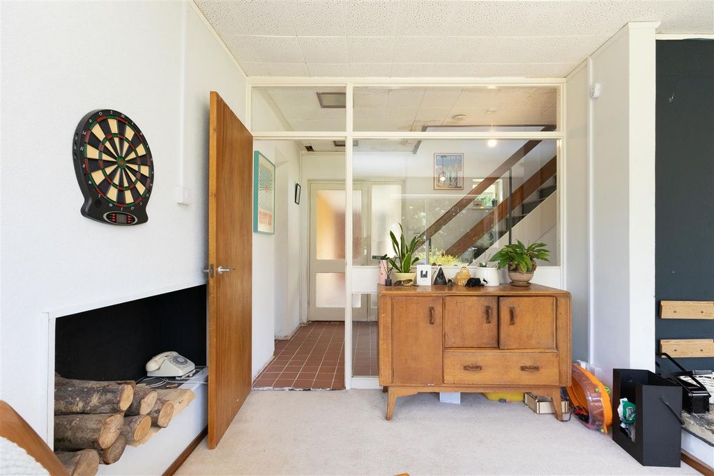 Property photo 3 of 31 Living Room