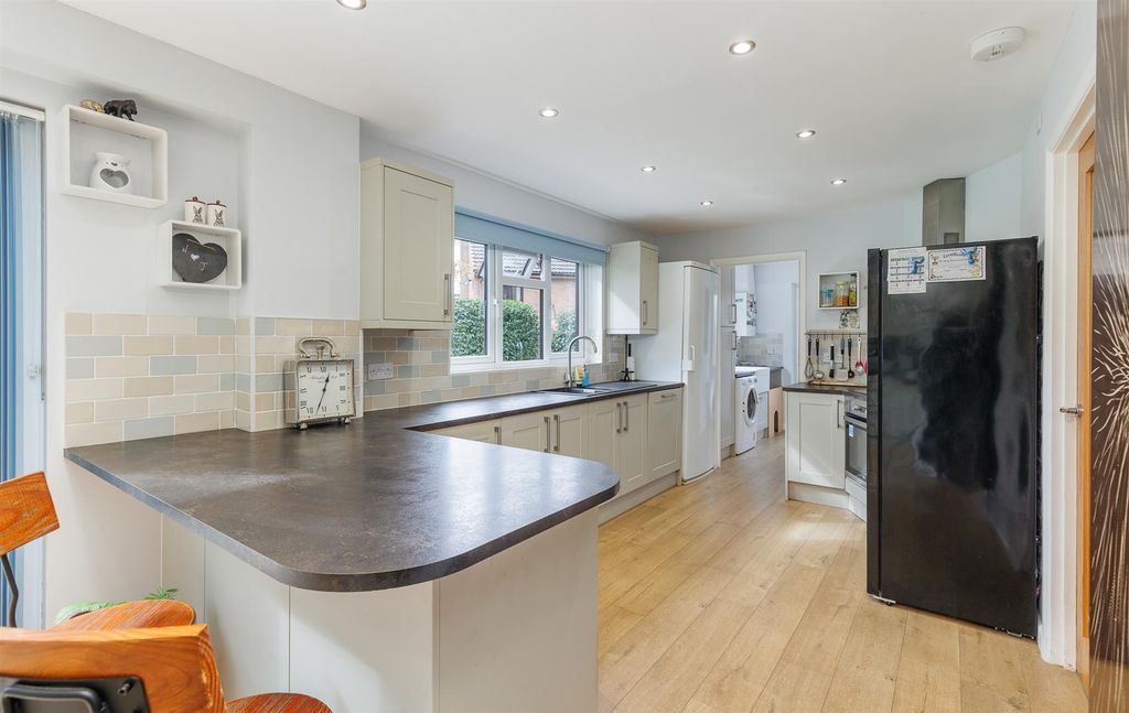 Property photo 2 of 33