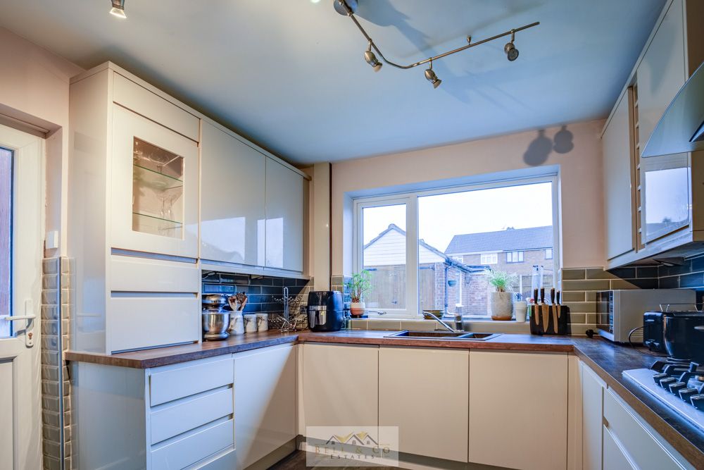 Property photo 3 of 28 Kitchen 1.2