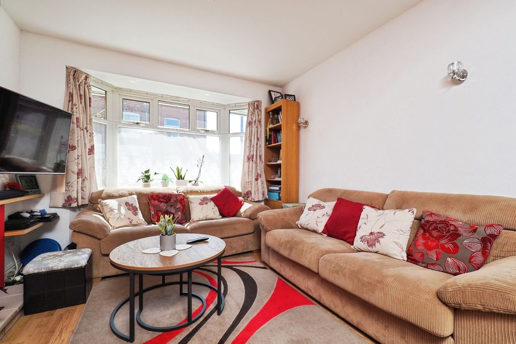 Property photo 3 of 21 Pbox-Img.Jpg