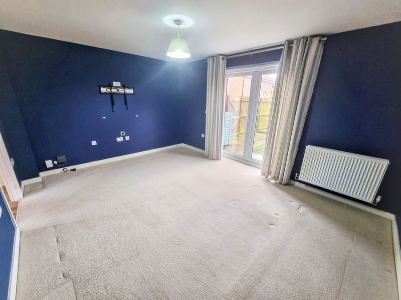 Property photo 3 of 9 Photo 6