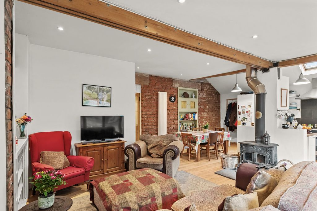 Property photo 2 of 22