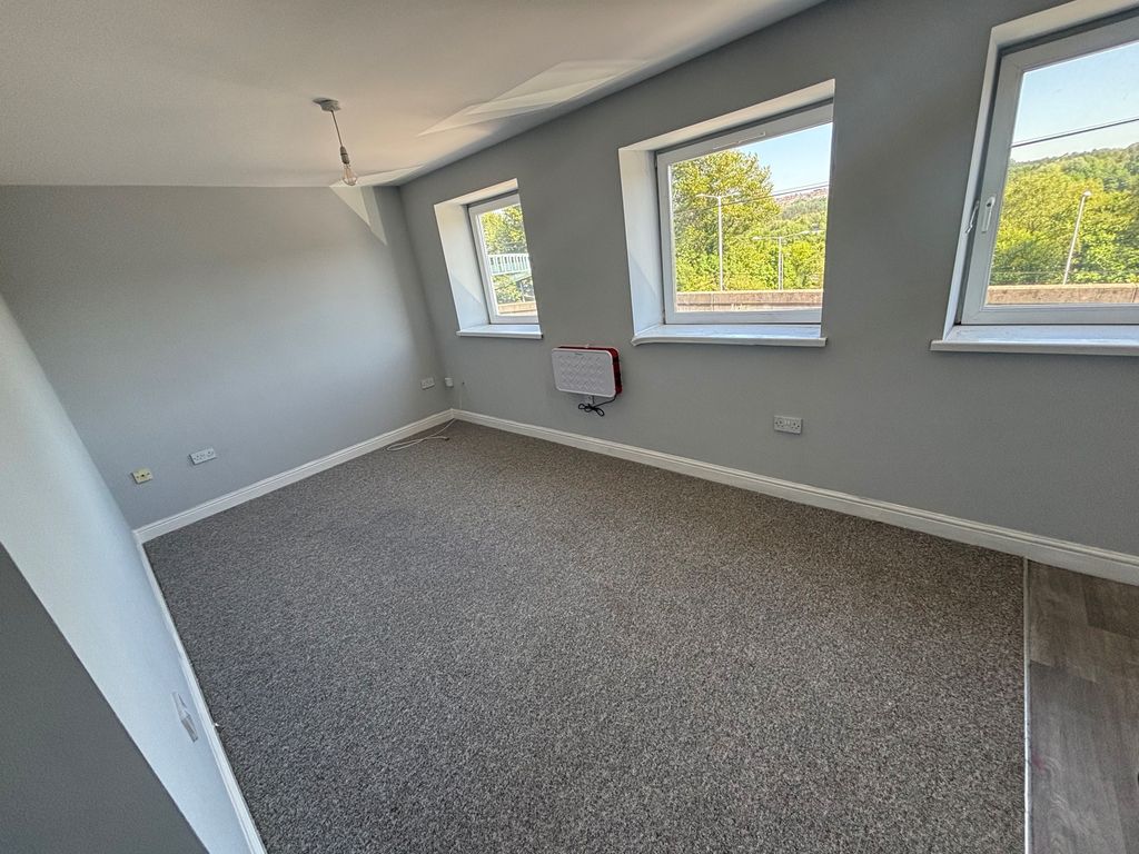 Property photo 3 of 5 Balcony