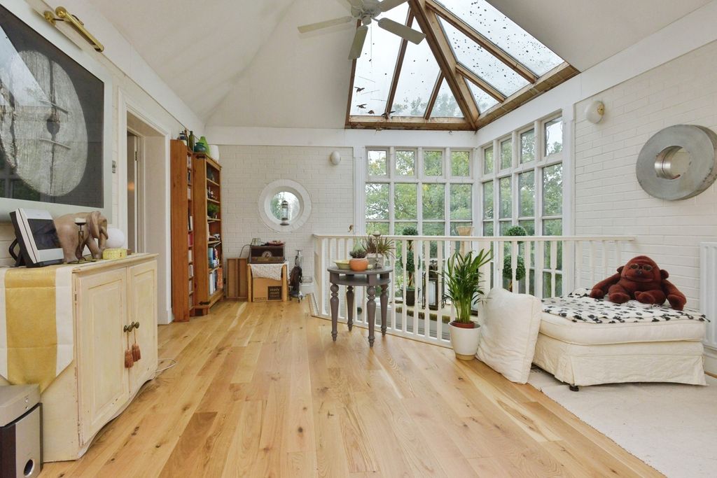 Property photo 3 of 25 Photo