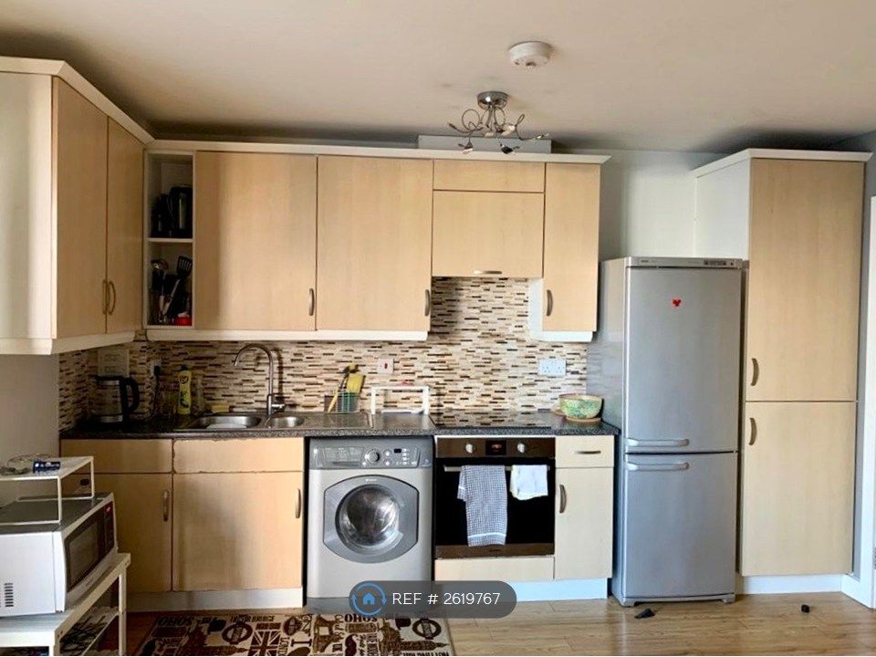 Property photo 2 of 12 Kitchen