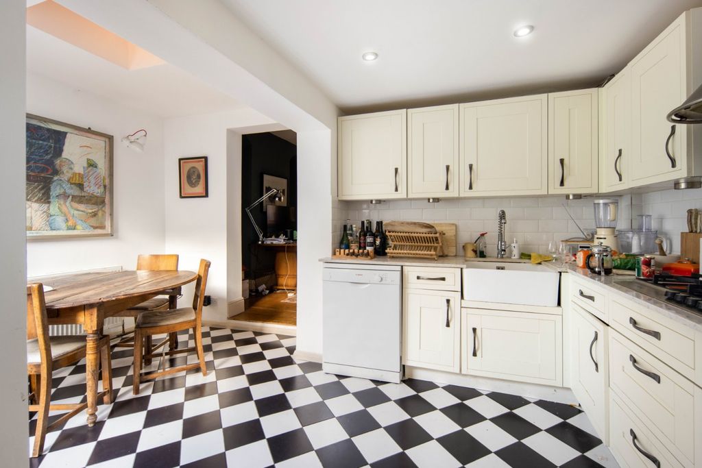 Property photo 3 of 20 Kitchen