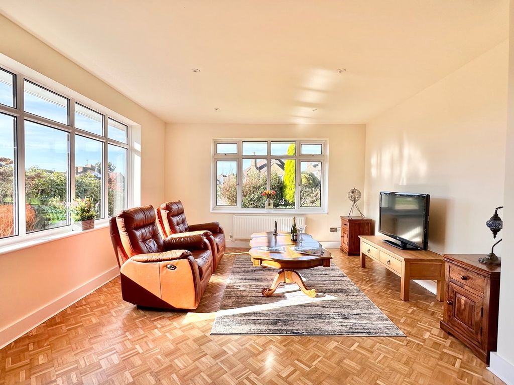 Property photo 2 of 22