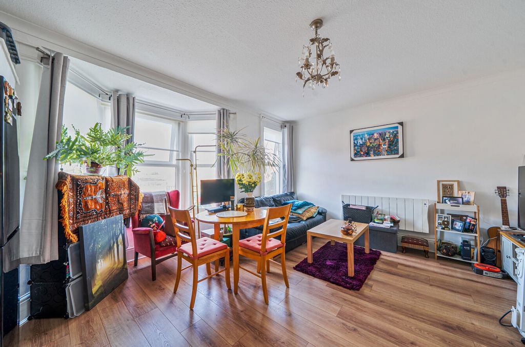 Property photo 2 of 13 32-6Abfe565c6cc6-...