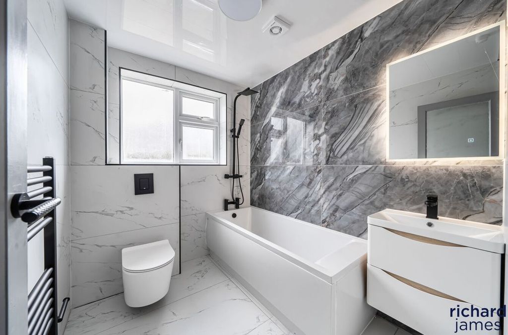 Property photo 1 of 11 Fae42721Dea747Edbafcdd126647856c