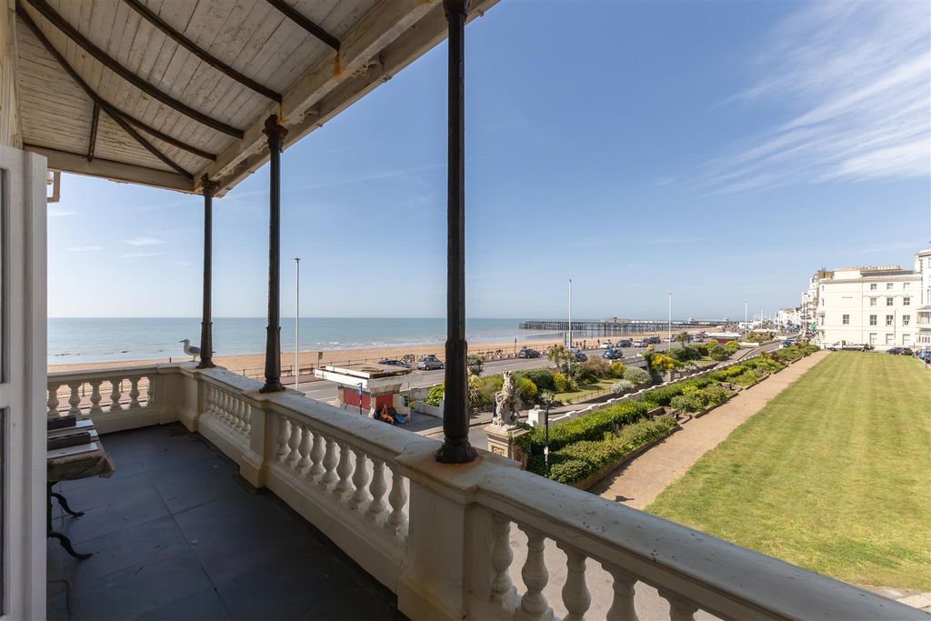 Property photo 2 of 25 Balcony