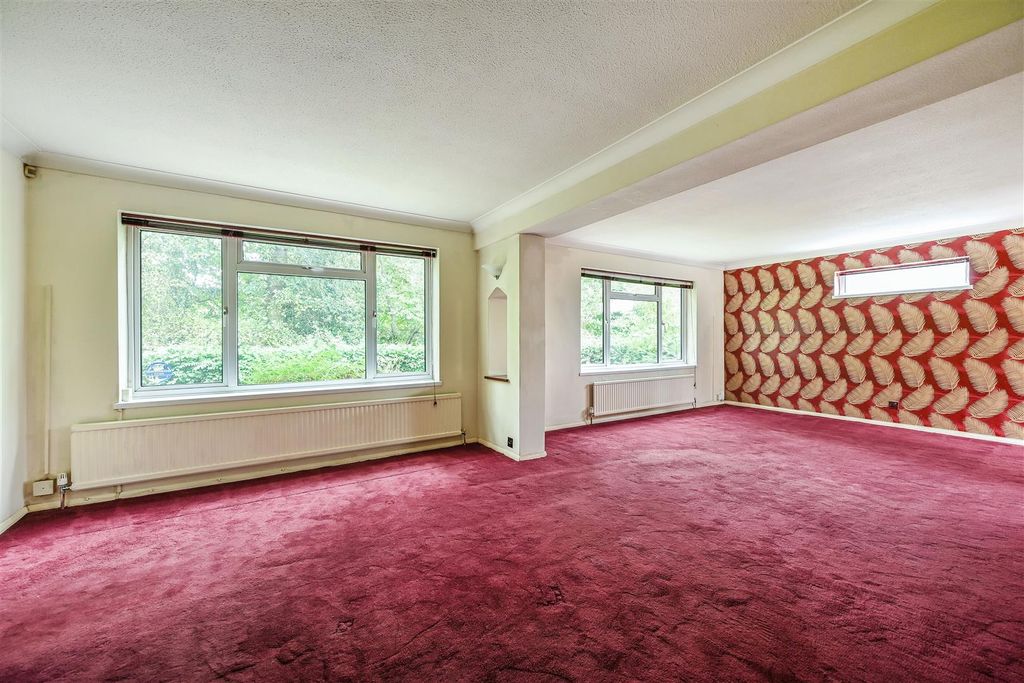 Property photo 2 of 22 Lounge