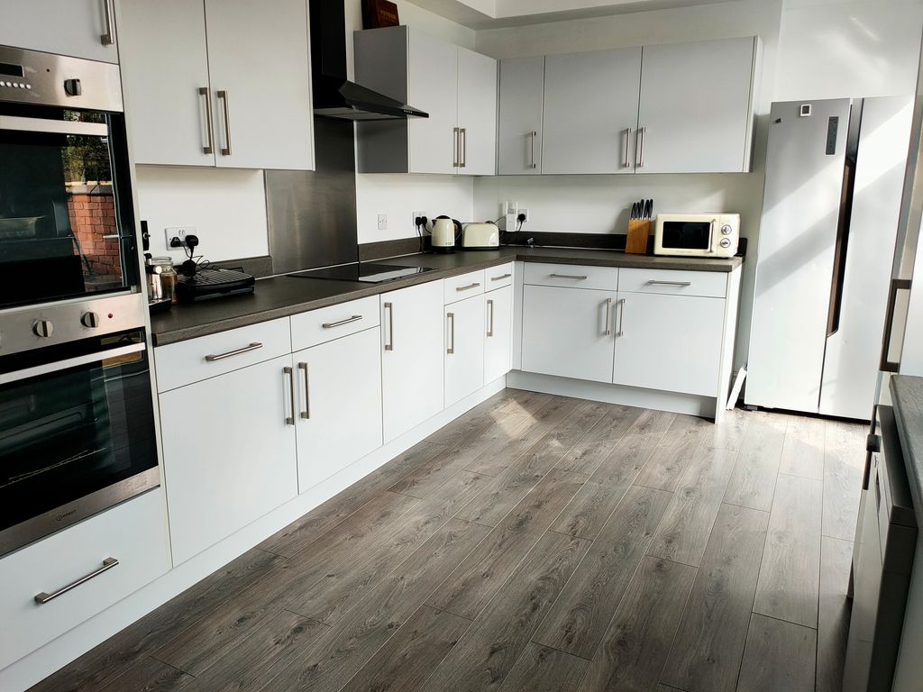 Property photo 2 of 8 Shared Kitchen