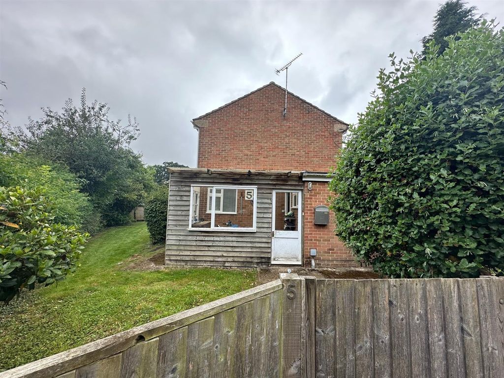 Property photo 1 of 12 5 Lillte Hatherden.Jpg