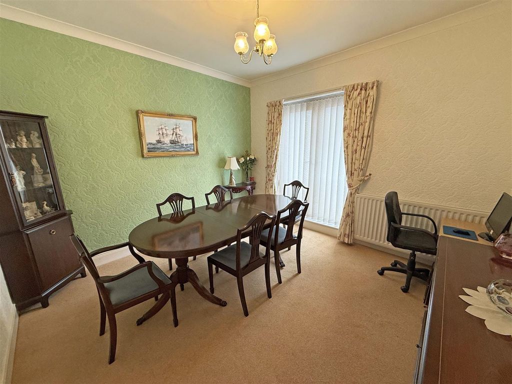 Property photo 3 of 11 Glendale Avenue Dining Room.Jpg