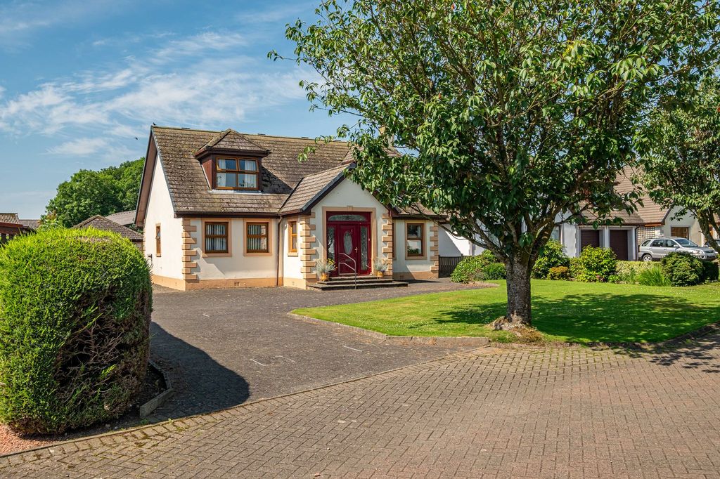 Property photo 2 of 30