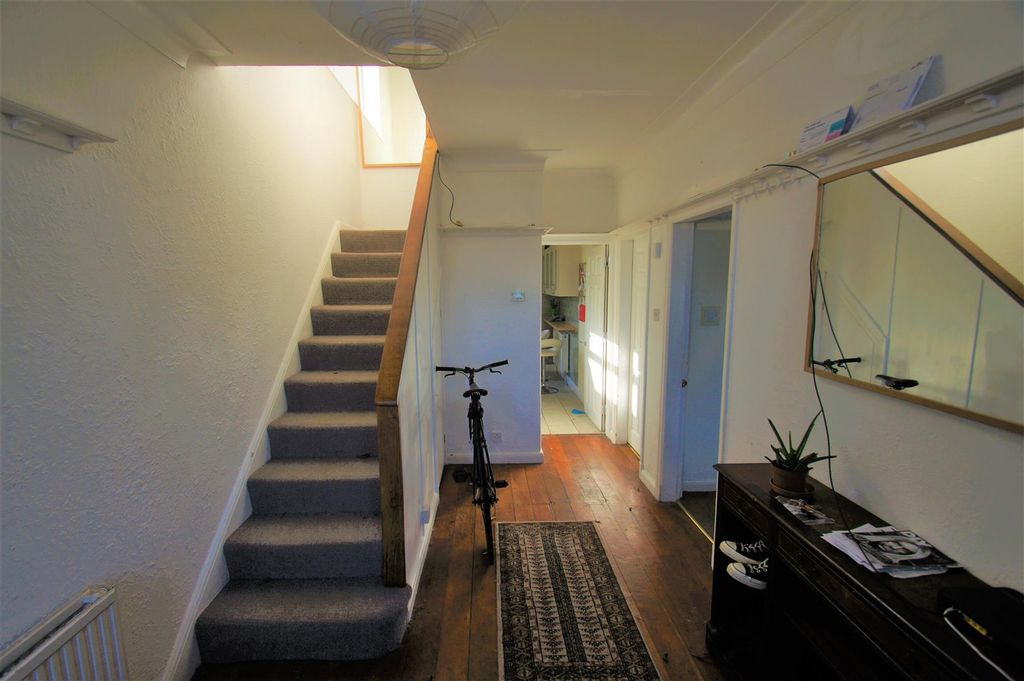 Property photo 3 of 34