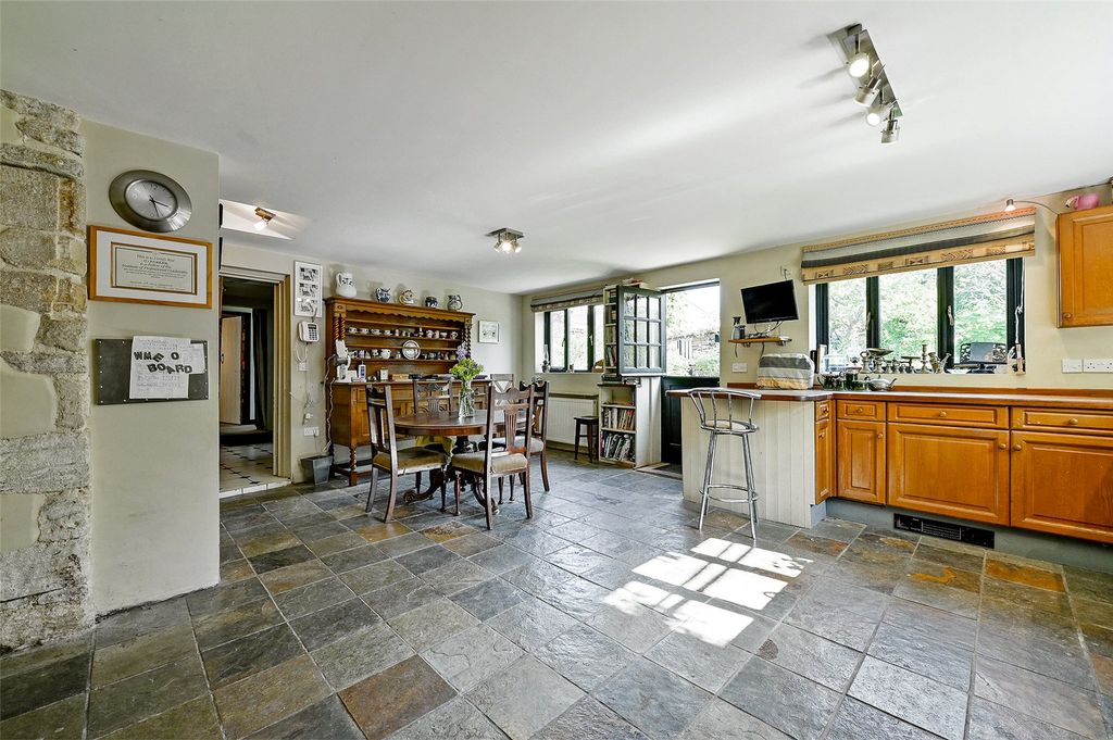 Property photo 3 of 14 Kitchen