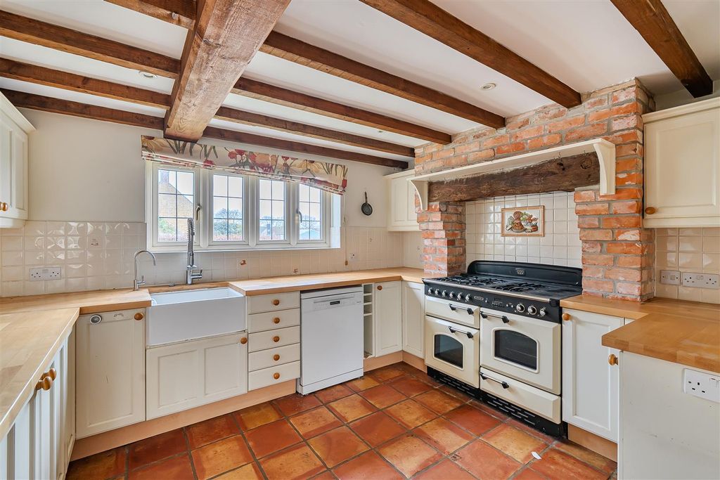 Property photo 3 of 19 1422357-19-69B8375d99d90.Jpg