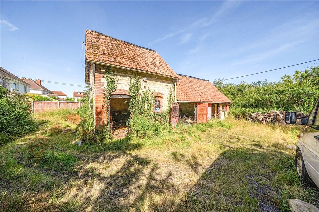 Property photo 2 of 36 Outbuilding