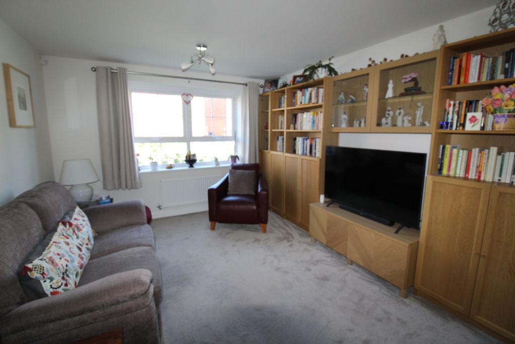 Property photo 2 of 15 Lounge