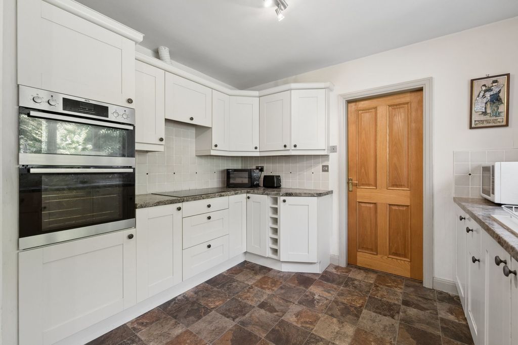 Property photo 3 of 30