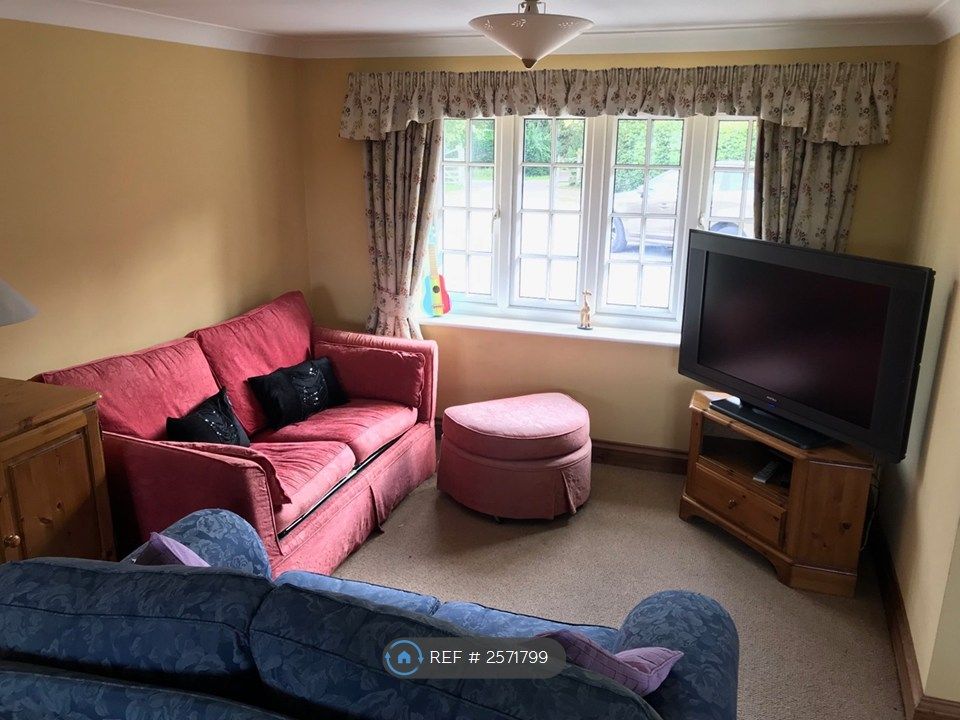 Property photo 1 of 12 Huge Open-Plan Lounge (10m x 9m)