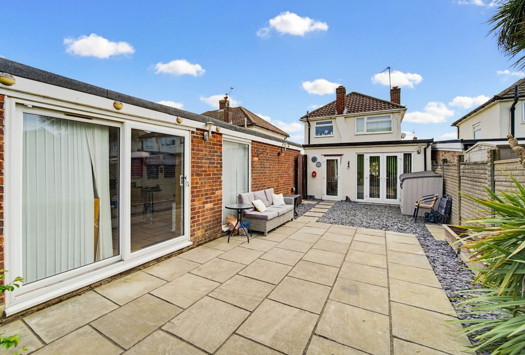 Property photo 3 of 17 3992943