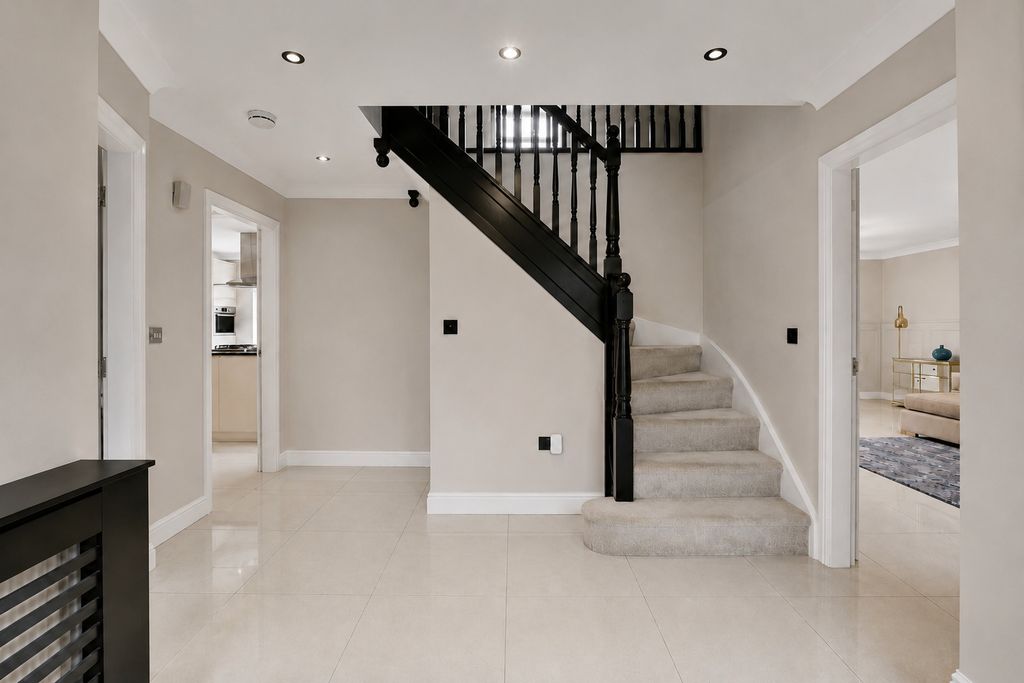 Property photo 2 of 38 4272214
