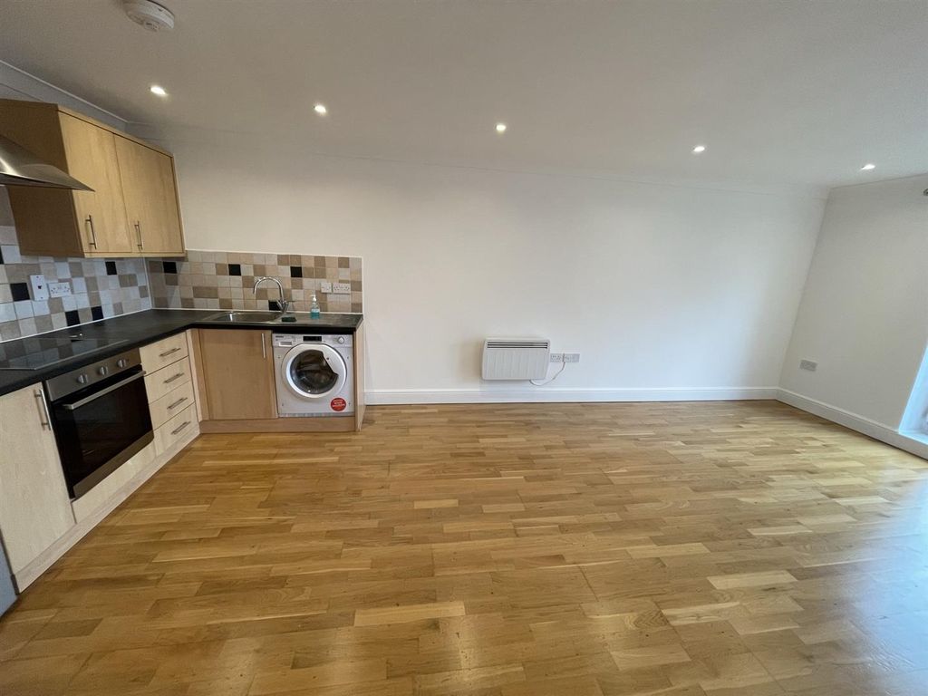 Property photo 2 of 5 Kitchen / Lounge