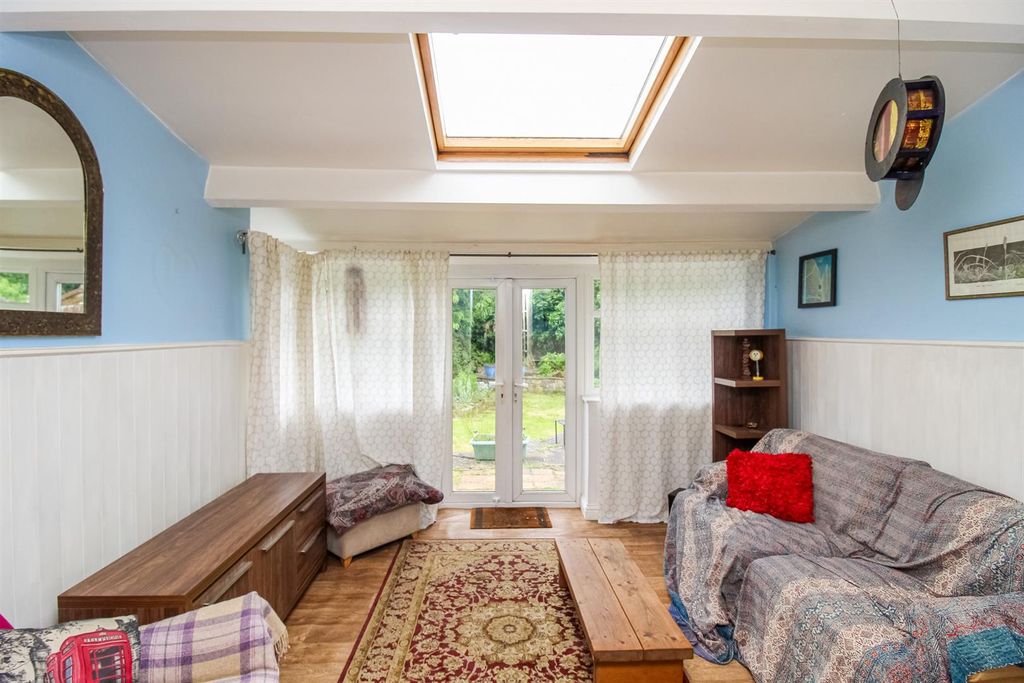 Property photo 3 of 14 Sitting Room