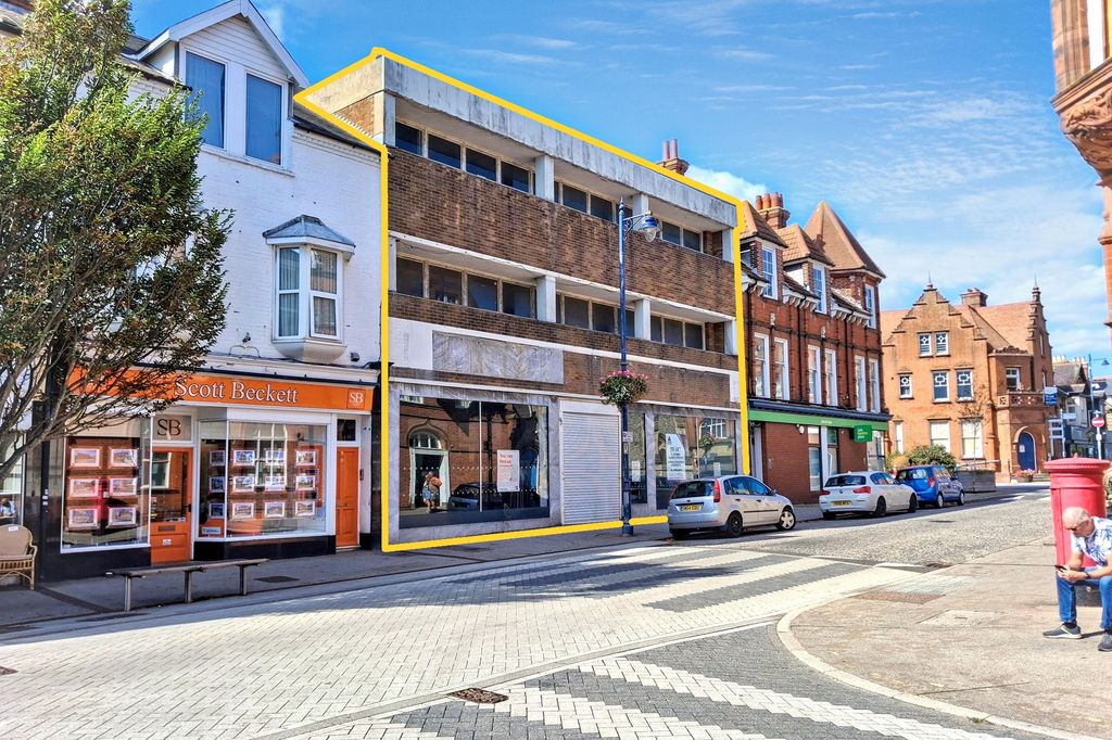 Property photo 1 of 11 21-27 Hamilton Road, Felixstowe, Ip11 7Ax