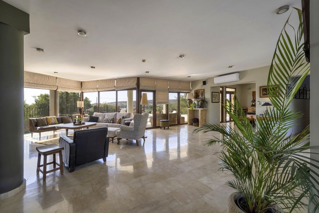 Property photo 2 of 30