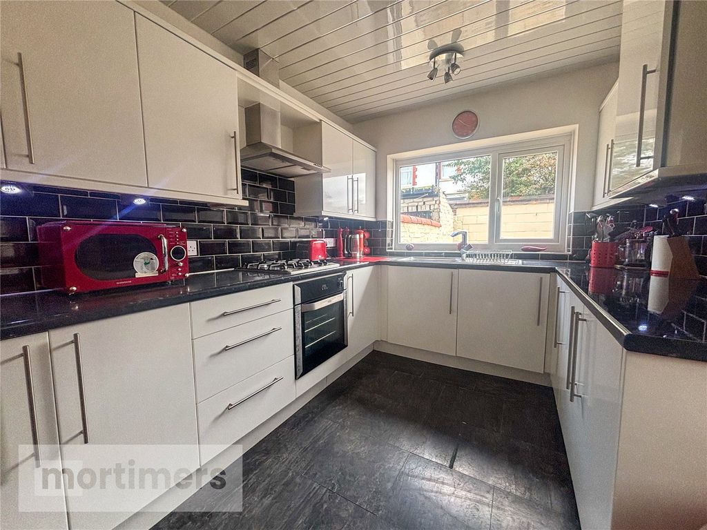 Property photo 2 of 23 Kitchen