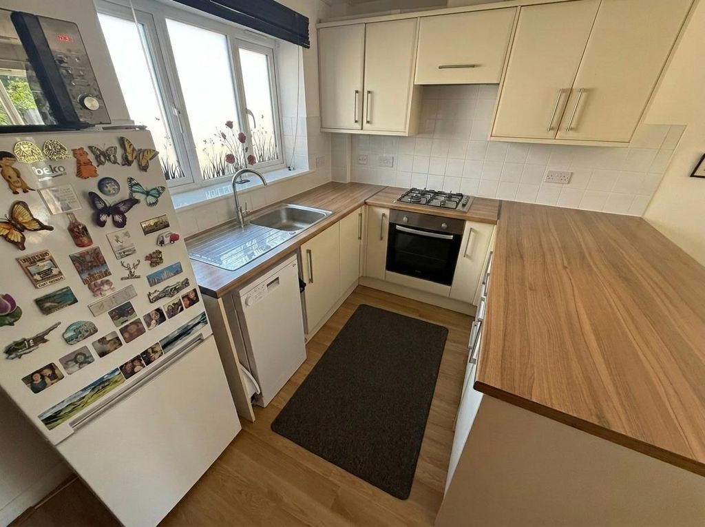 Property photo 2 of 6 Kitchen