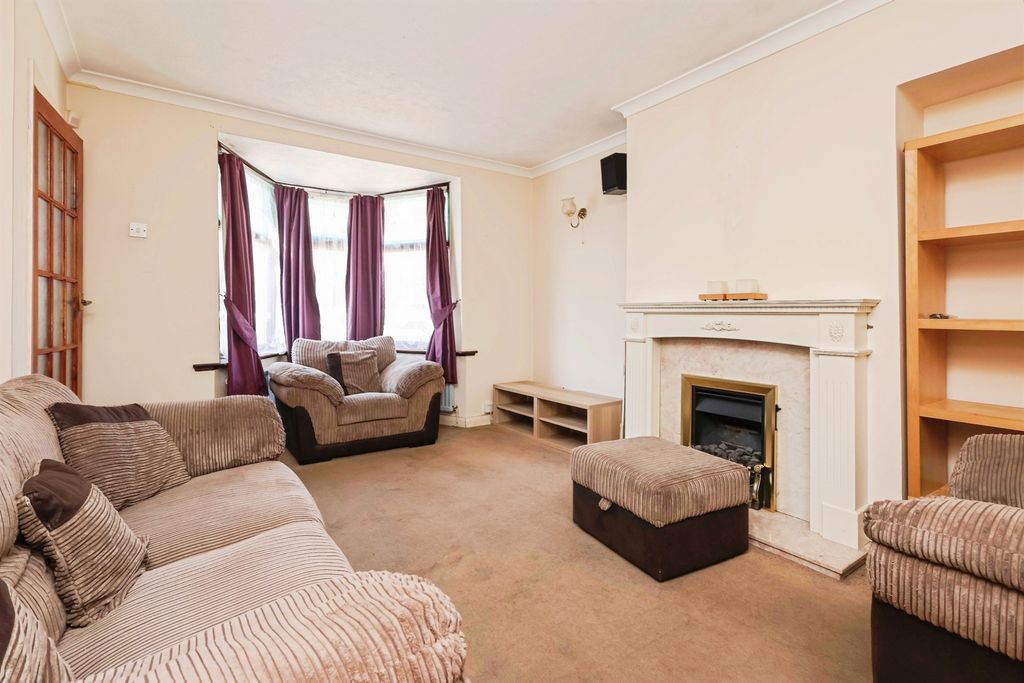 Property photo 3 of 17