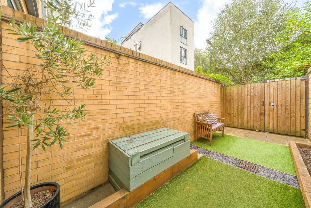 Property photo 2 of 11