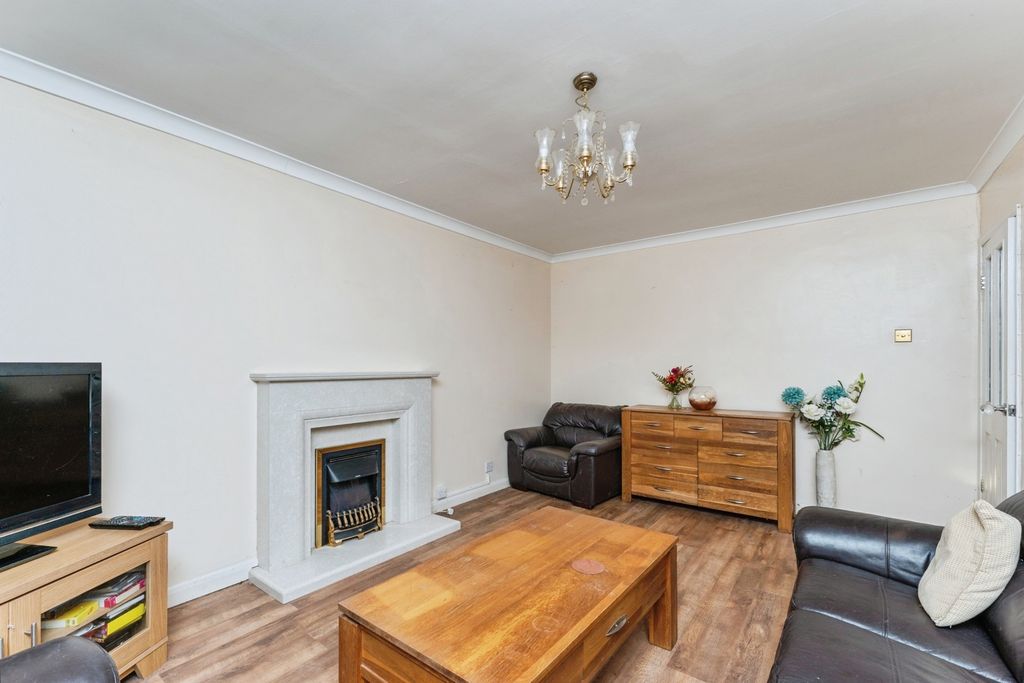 Property photo 3 of 14 Lounge