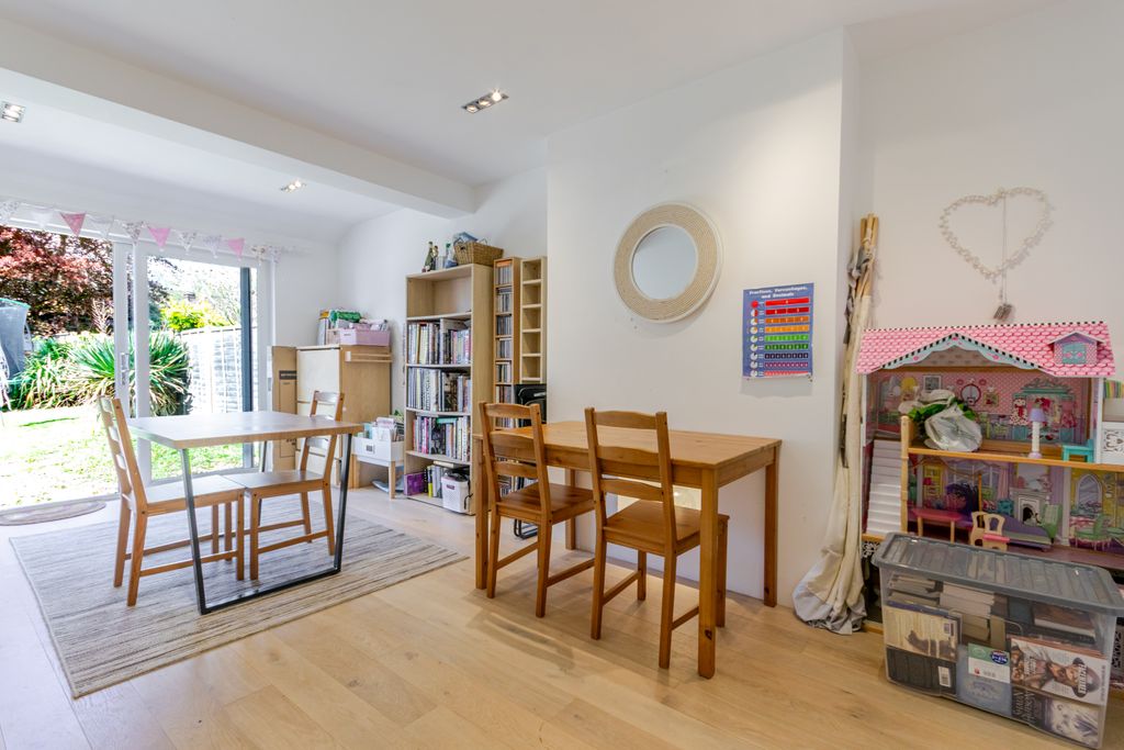 Property photo 3 of 25 Family 2